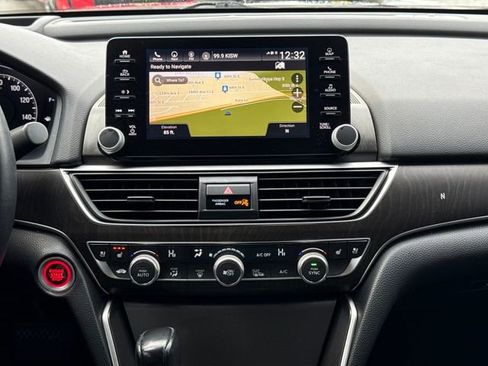 Used 2018 Honda Accord Touring image 25