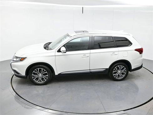 Used 2017 Mitsubishi Outlander SE image 34