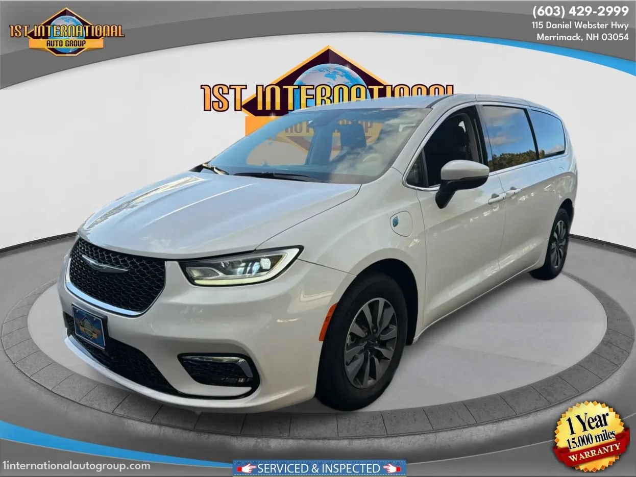 Used 2023 Chrysler Pacifica Touring-L FWD image 1