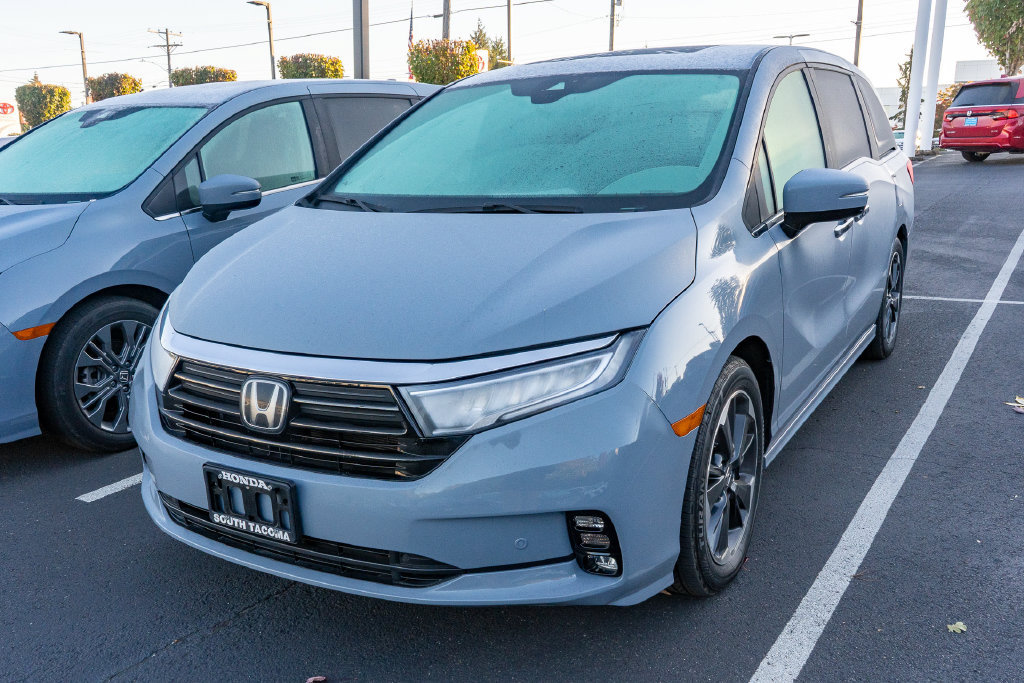 Used 2024 Honda Odyssey Elite image 3