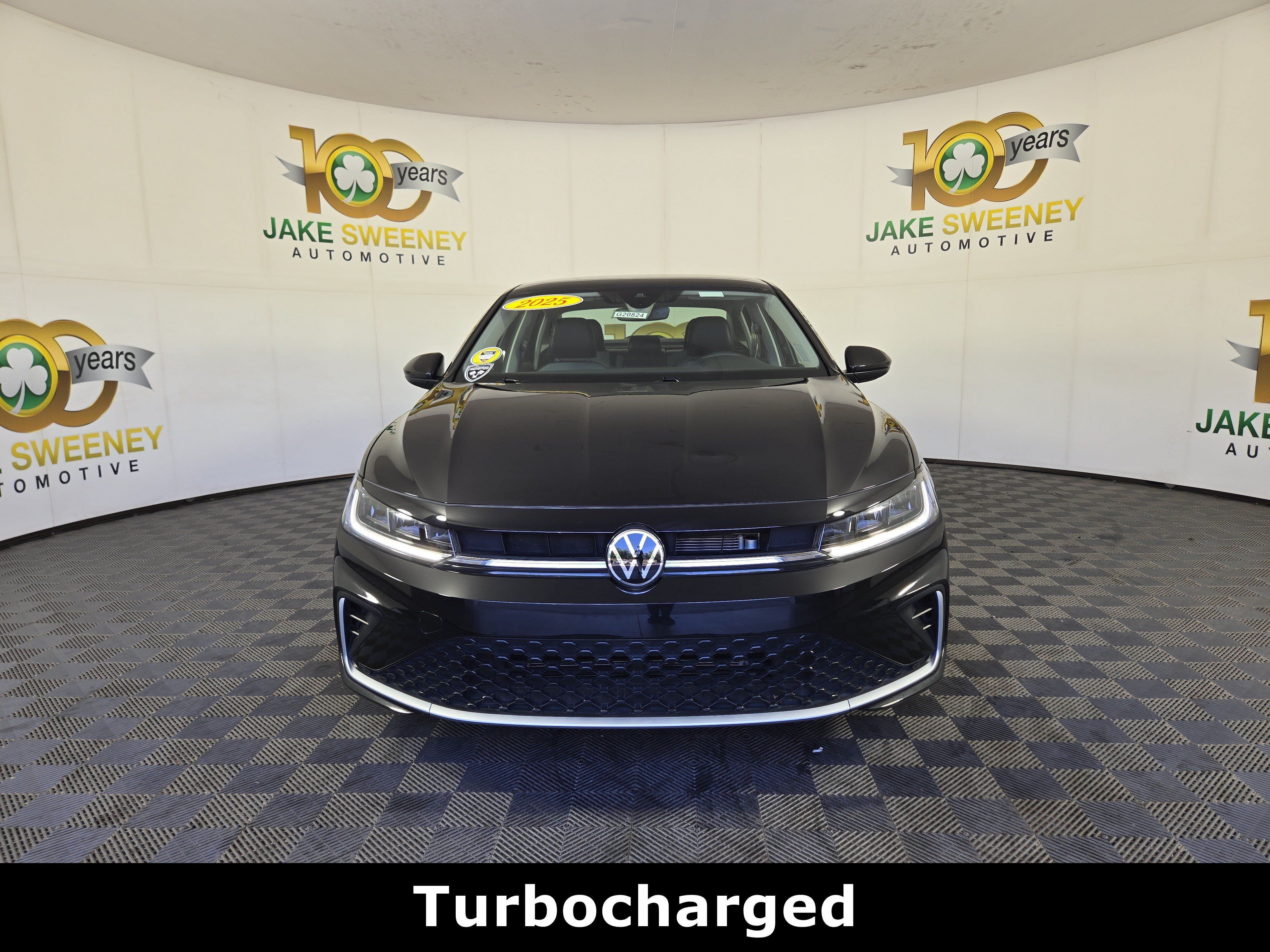 Used 2025 Volkswagen Jetta SE FWD image 2