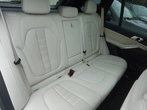 Used 2022 BMW X5 xDrive40i w/ M Sport Package image 19
