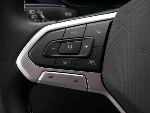 Certified 2024 Volkswagen Taos SE w/ Panoramic Sunroof Package image 26