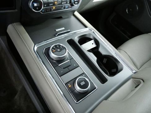 Certified 2018 Ford Expedition XLT w/ Equipment Group 202A image 20