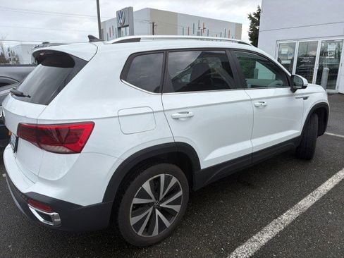 Used 2023 Volkswagen Taos SE image 2