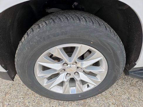 Used 2023 Chevrolet Suburban Premier image 33