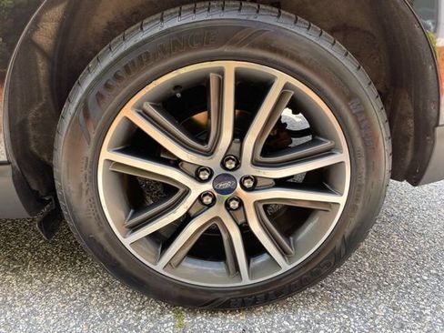 Certified 2019 Ford Edge Titanium w/ Equipment Group 301A AWD/4WD image 9