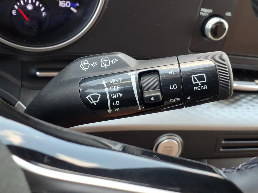 Used 2023 Kia Carnival LX FWD image 36