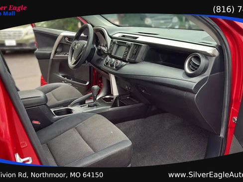 Used 2016 Toyota RAV4 LE FWD image 12