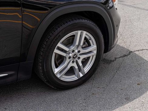 Used 2023 Mercedes-Benz GLB 250 4MATIC w/ Premium Package image 8