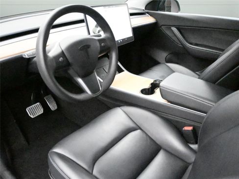 Used 2021 Tesla Model Y Long Range image 2