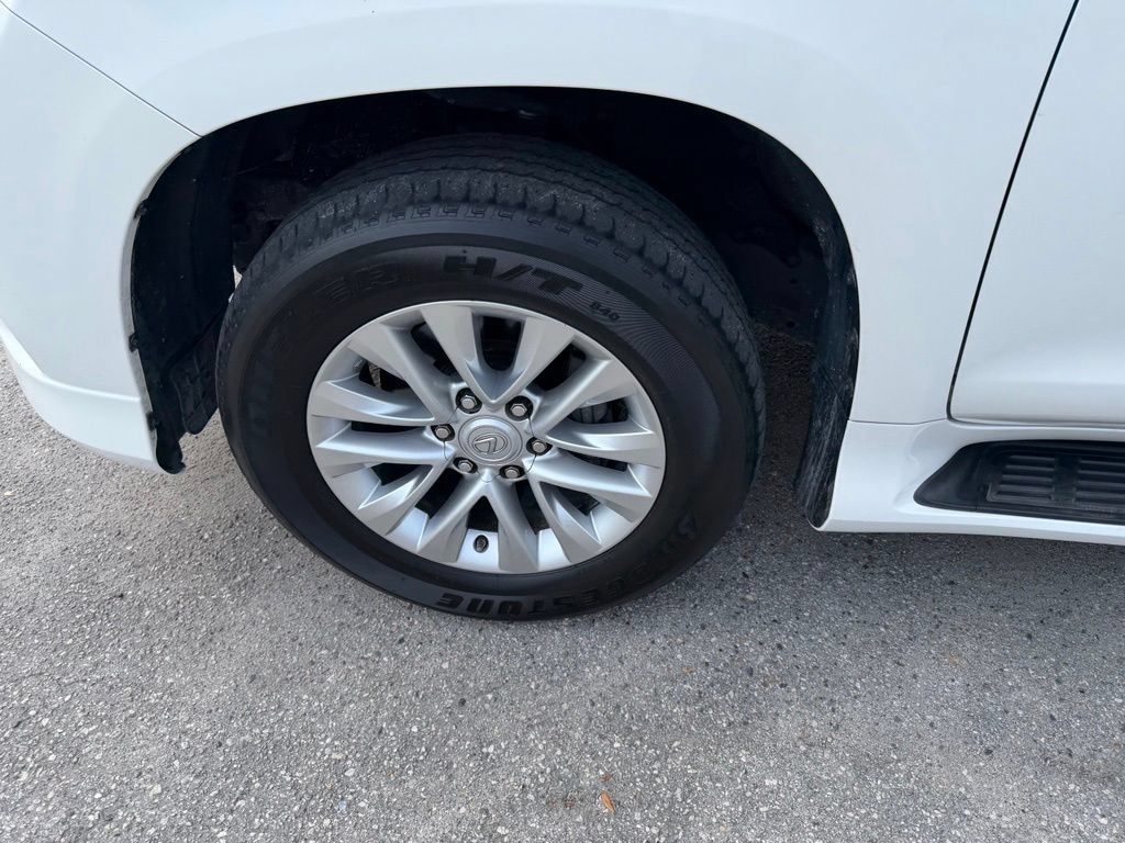 Used 2022 Lexus GX 460 Premium w/ Premium Package AWD/4WD image 9