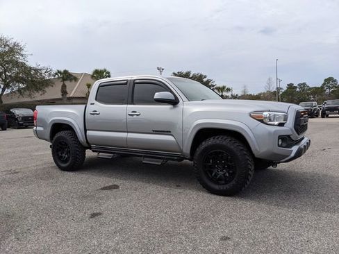 Used 2017 Toyota Tacoma SR5 w/ Tow Package image 2