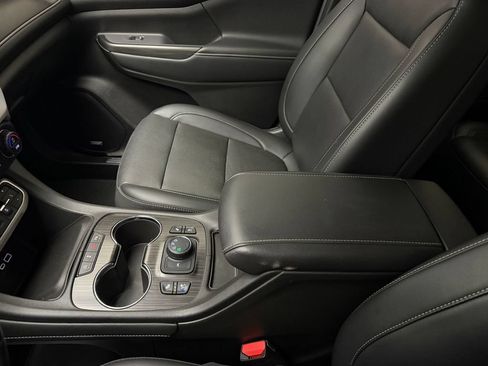 Used 2022 GMC Acadia SLT w/ Technology Package AWD/4WD image 30