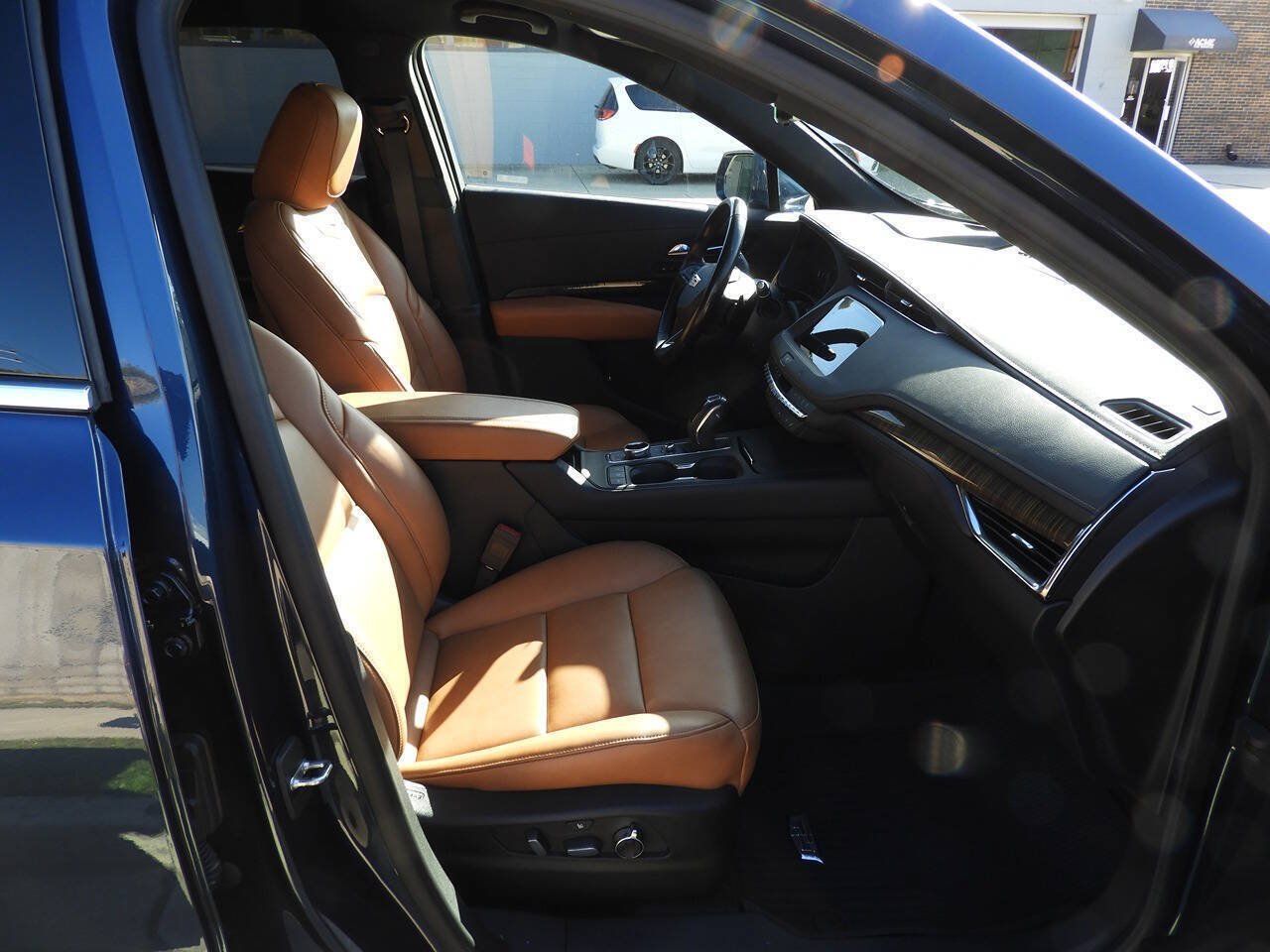Used 2019 Cadillac XT4 Premium Luxury AWD/4WD image 38