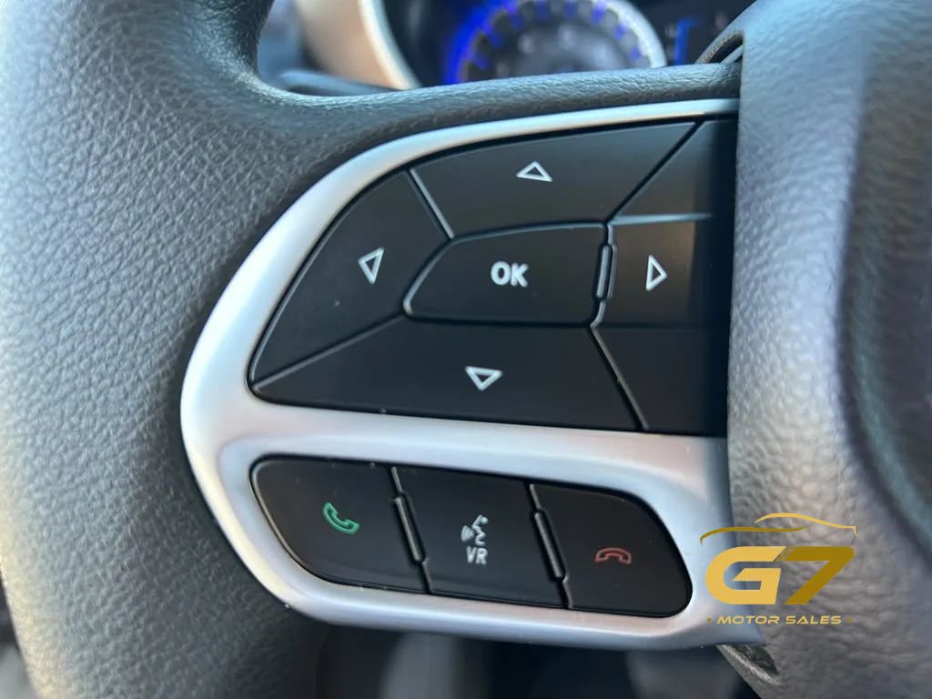 Used 2017 Chrysler Pacifica Touring FWD image 16