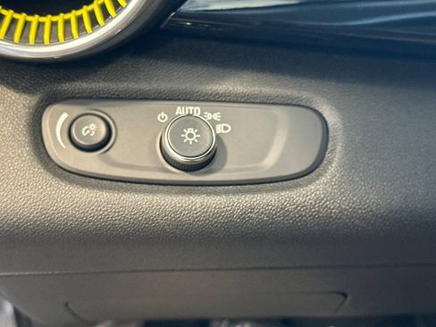 Used 2024 Chevrolet Trax ACTIV w/ Sunroof Package FWD image 34