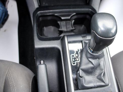 Used 2019 Toyota Tacoma TRD Sport image 18