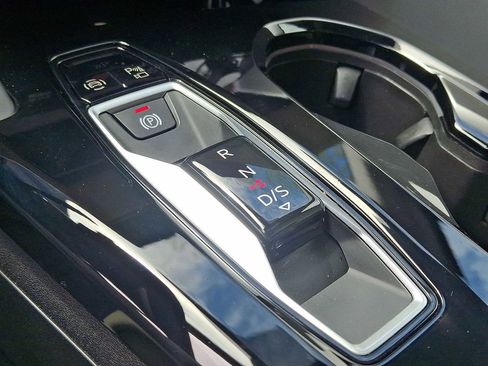Used 2025 Audi Q5 Premium w/ Premium Plus AWD/4WD image 12