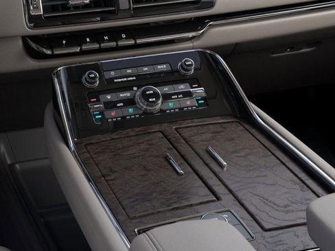 Used 2024 Lincoln Navigator Reserve image 15