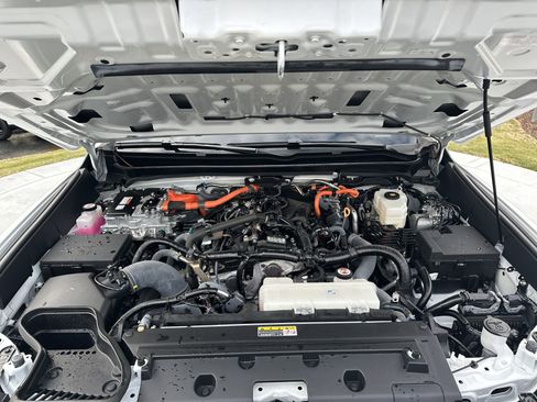 Certified 2025 Toyota Tacoma TRD Off-Road image 33