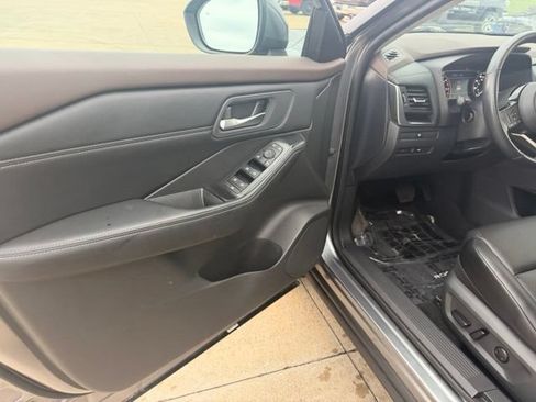 Used 2023 Nissan Rogue SV w/ SV Premium B Package AWD/4WD image 16