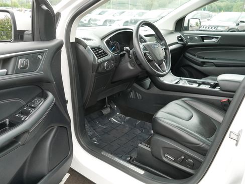 Used 2019 Ford Edge Titanium w/ Equipment Group 301A AWD/4WD image 11