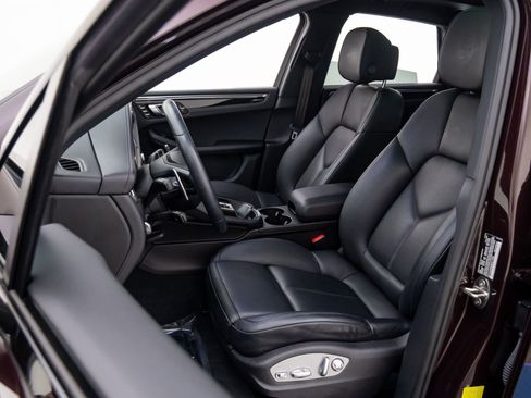 Certified 2024 Porsche Macan Turbo image 5