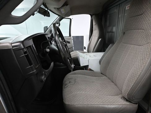 Used 2017 Chevrolet Express 3500 image 22