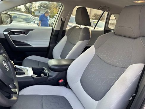 Used 2020 Toyota RAV4 XLE image 16
