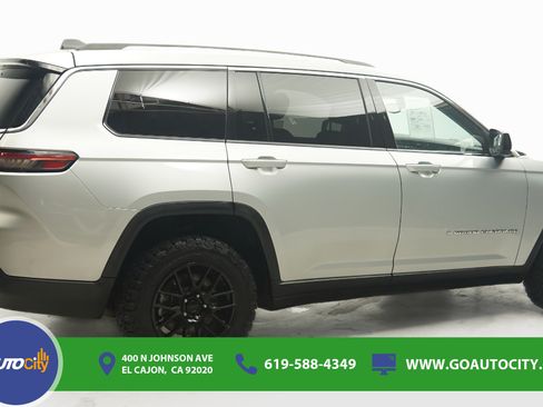Used 2021 Jeep Grand Cherokee L Laredo w/ Luxury Tech Group I AWD/4WD image 6