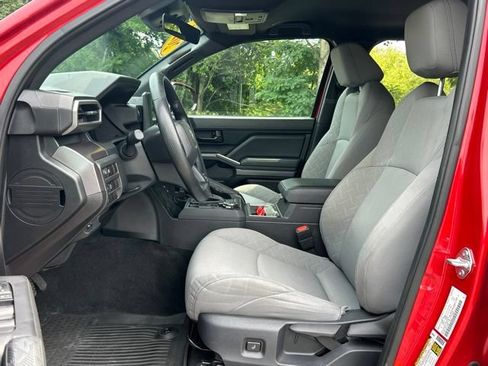 Used 2025 Toyota Tacoma SR5 AWD/4WD image 18