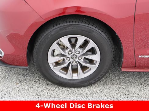 Certified 2021 Toyota Sienna XLE image 11