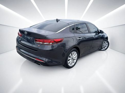 Used 2018 Kia Optima S FWD image 4