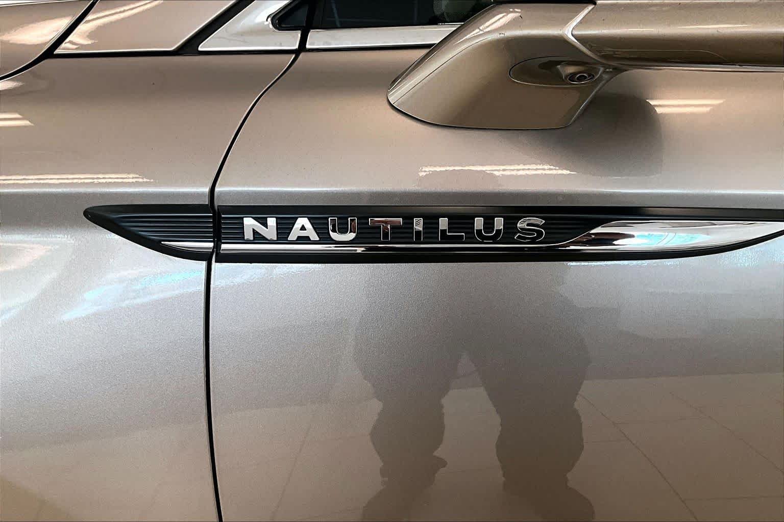 Used 2019 Lincoln Nautilus Reserve FWD image 9