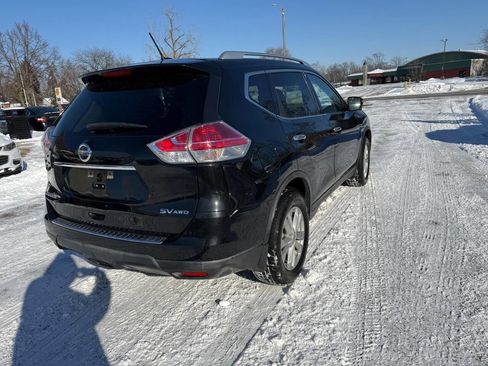 Used 2016 Nissan Rogue SV w/ SV Premium Package image 2