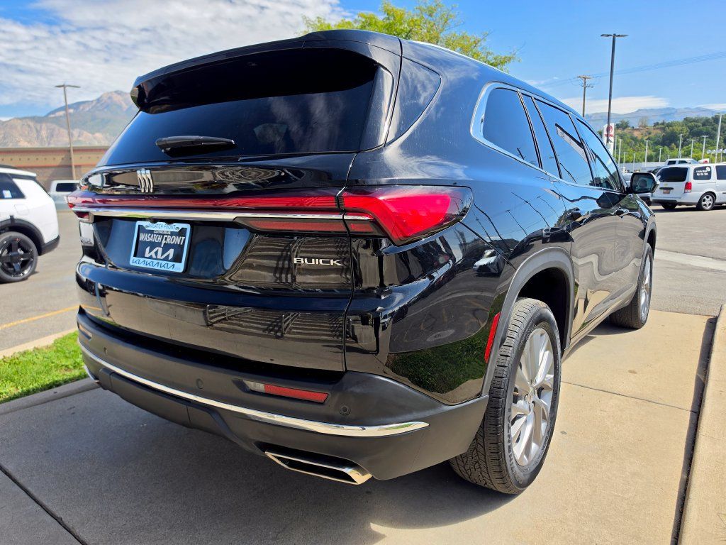 Used 2025 Buick Enclave Preferred AWD/4WD image 5