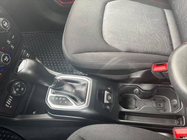 Used 2023 Jeep Renegade Trailhawk AWD/4WD image 18