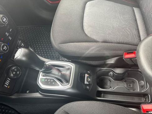 Used 2023 Jeep Renegade Trailhawk AWD/4WD image 18