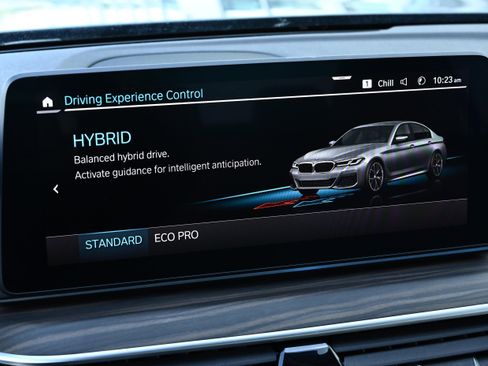 Certified 2022 BMW 530e w/ Premium Package image 27