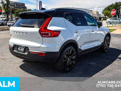 Used 2022 Volvo XC40 P8 Recharge Ultimate image 7