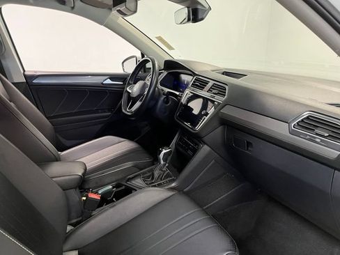 Used 2024 Volkswagen Tiguan SE FWD image 11