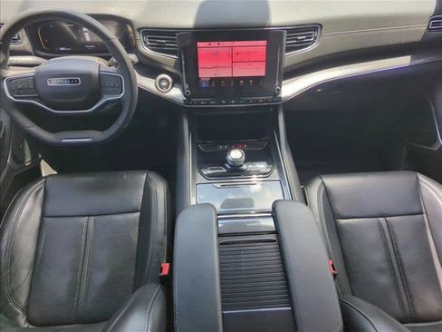 Used 2024 Jeep Wagoneer L 2WD image 17