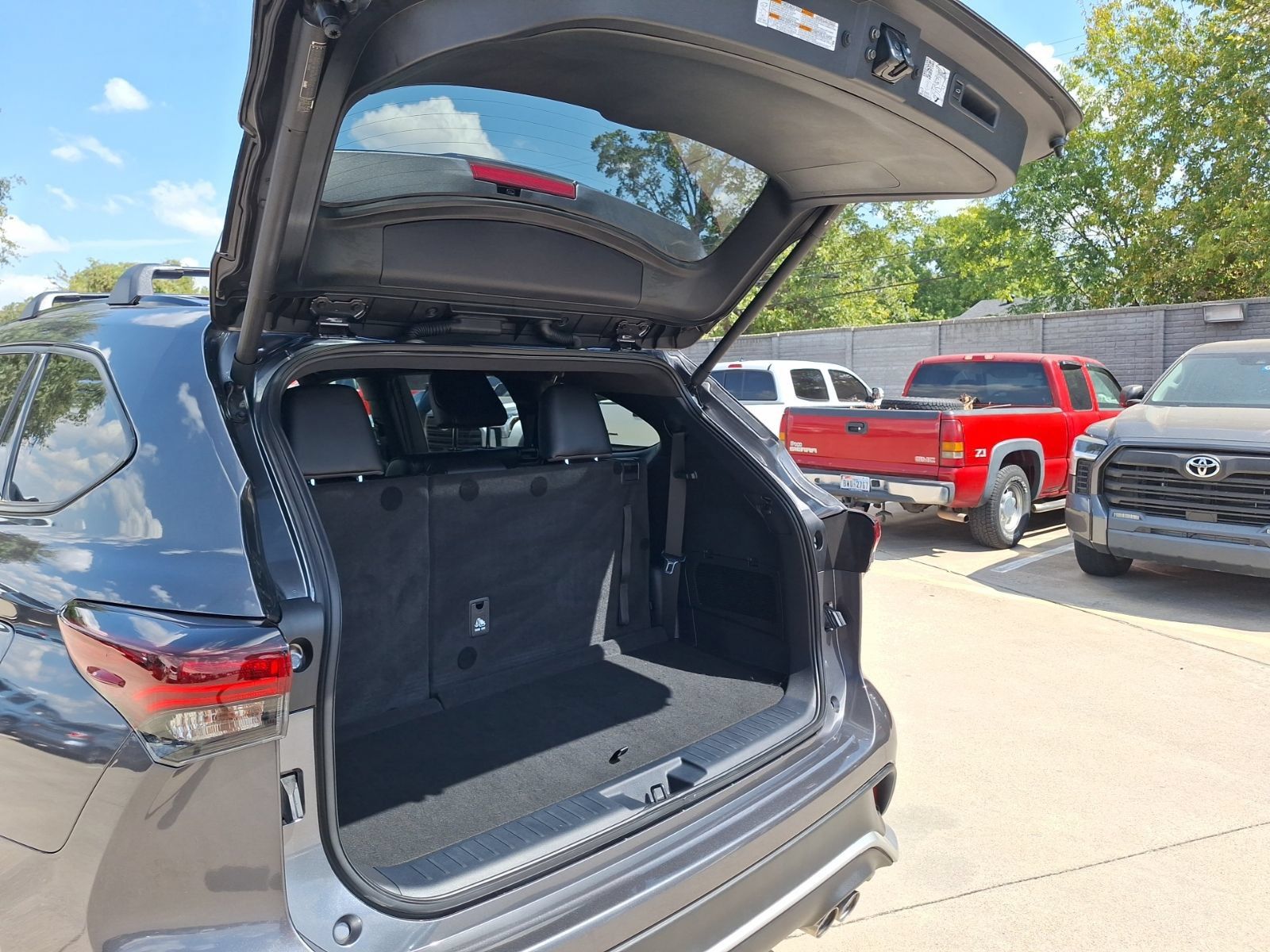 Used 2024 Toyota Highlander XSE AWD/4WD image 36