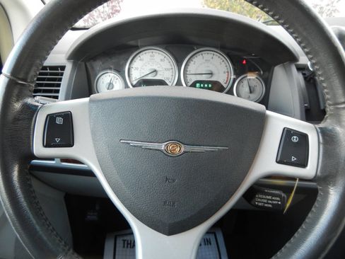 Used 2010 Chrysler Town & Country Touring Plus image 42
