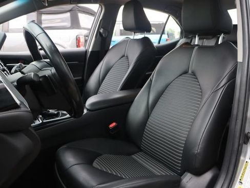 Used 2018 Toyota Camry SE FWD image 15