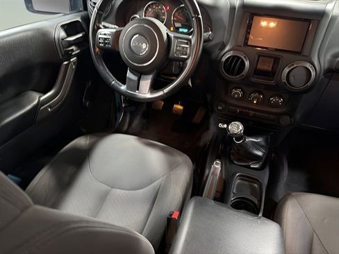 Used 2017 Jeep Wrangler Unlimited Sport w/ Connectivity Group AWD/4WD image 23