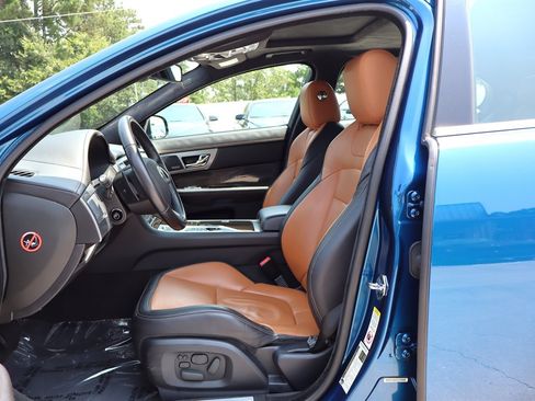 Used 2013 Jaguar XF R RWD image 19