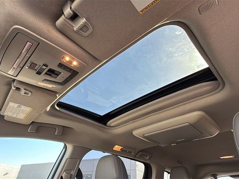 Used 2021 Toyota Sienna Limited image 12