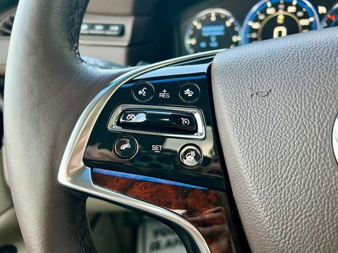 Used 2015 Cadillac Escalade Luxury image 20